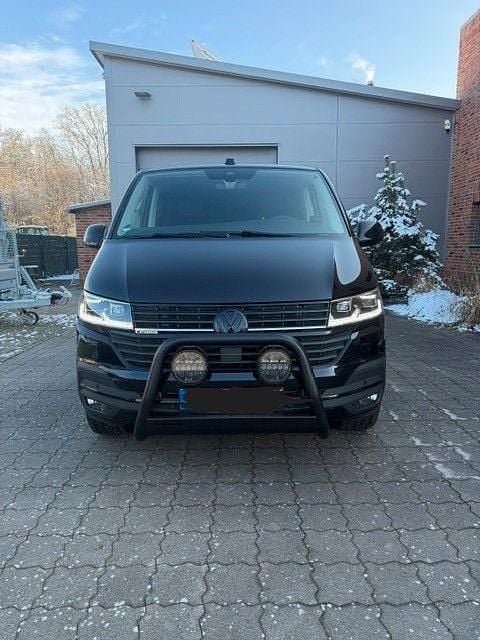 Second-hand VW Multivan 204 CP (150 kW) 2024 Negru Monovolum