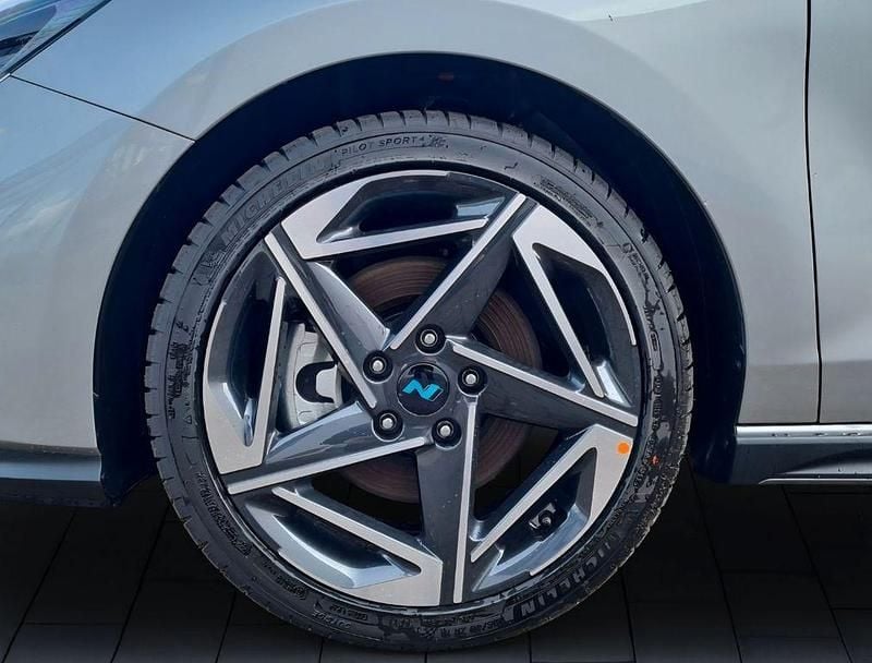 Neu Hyundai i30 N Line 140 PS (102 kW) 2025 Silber Limousine
