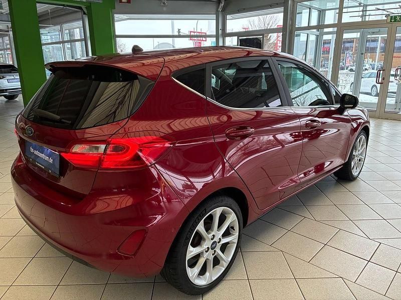 Gebraucht Ford Fiesta Titanium 101 PS (74 kW) 2018 Rot Kleinwagen