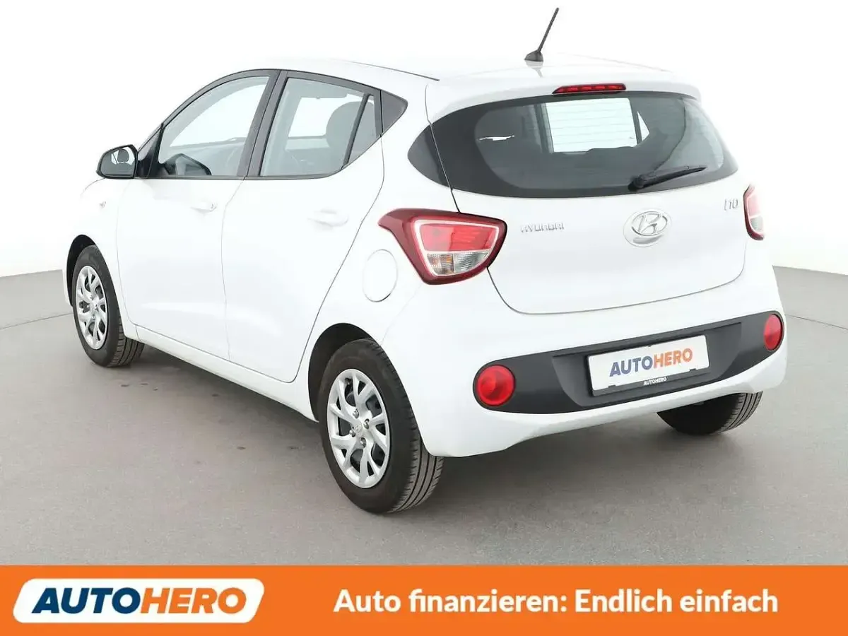 Gebraucht Hyundai i10 Trend 87 PS (63 kW) 2018 Weiß Kleinwagen