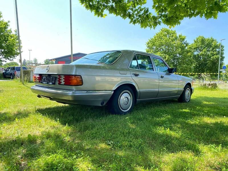 Grau Gebraucht 1987 Mercedes S300 SE Limousine | 6.950 € - Bild 1/4