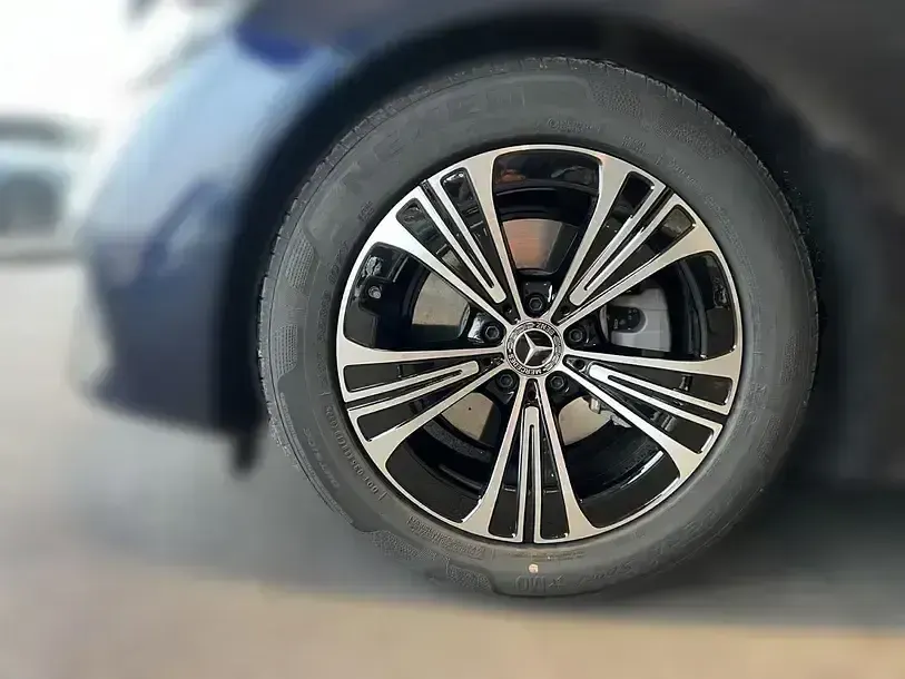 Gebraucht Mercedes E200 Avantgarde 204 PS (150 kW) 2025 Blau Limousine