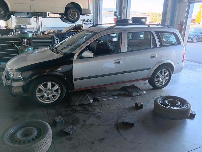 Gebraucht Opel Astra 80 PS (58 kW) 2004 Silber Kombi