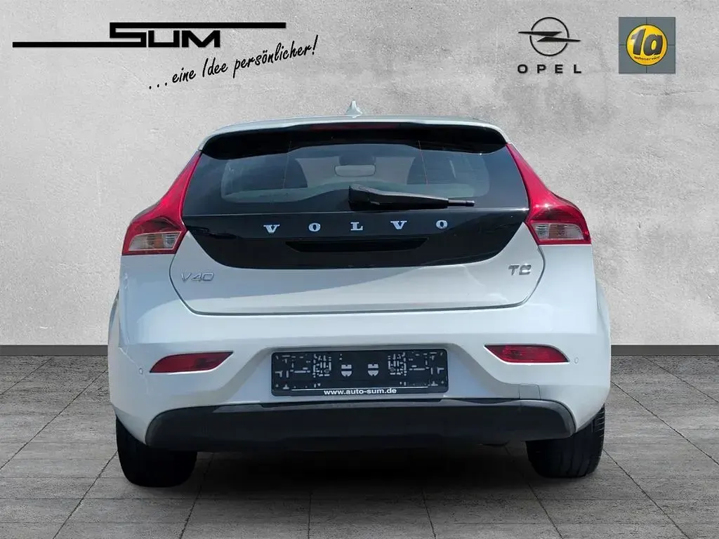 Gebraucht Volvo V40 Momentum 122 PS (89 kW) 2019 Weiss Kombi