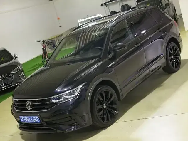 Gebraucht VW Tiguan Allspace R-line 200 PS (147 kW) 2023 Deep black (metallic) SUV