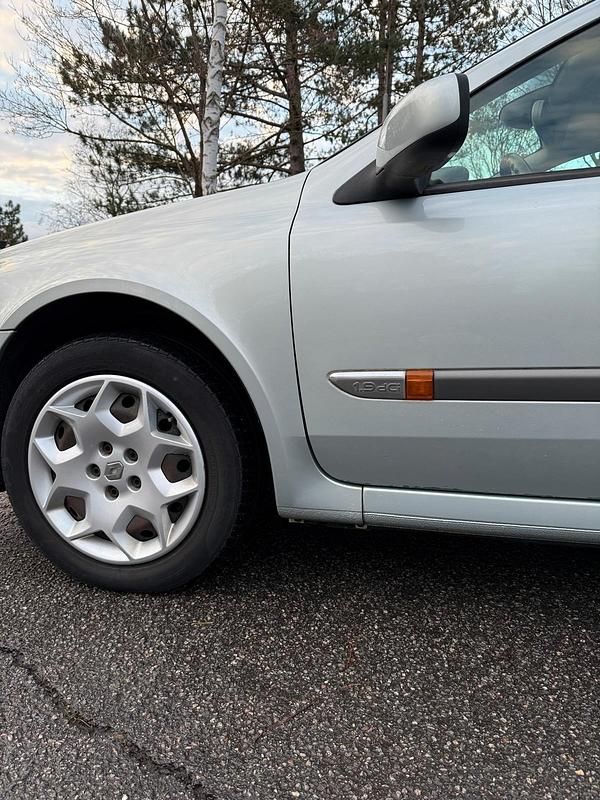 Gebraucht Renault Laguna II 120 PS (88 kW) 2005 Silber Limousine