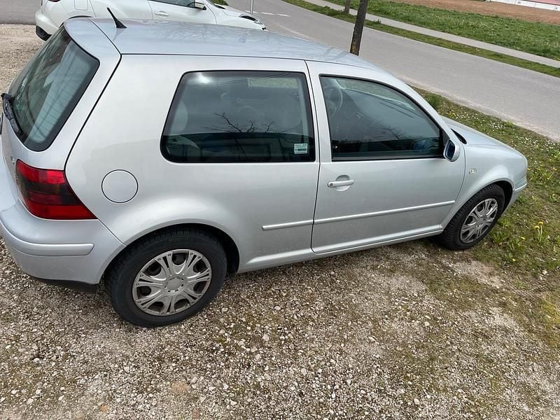 Gebraucht VW Golf 101 PS (74 kW) 2001 Grau Coupé