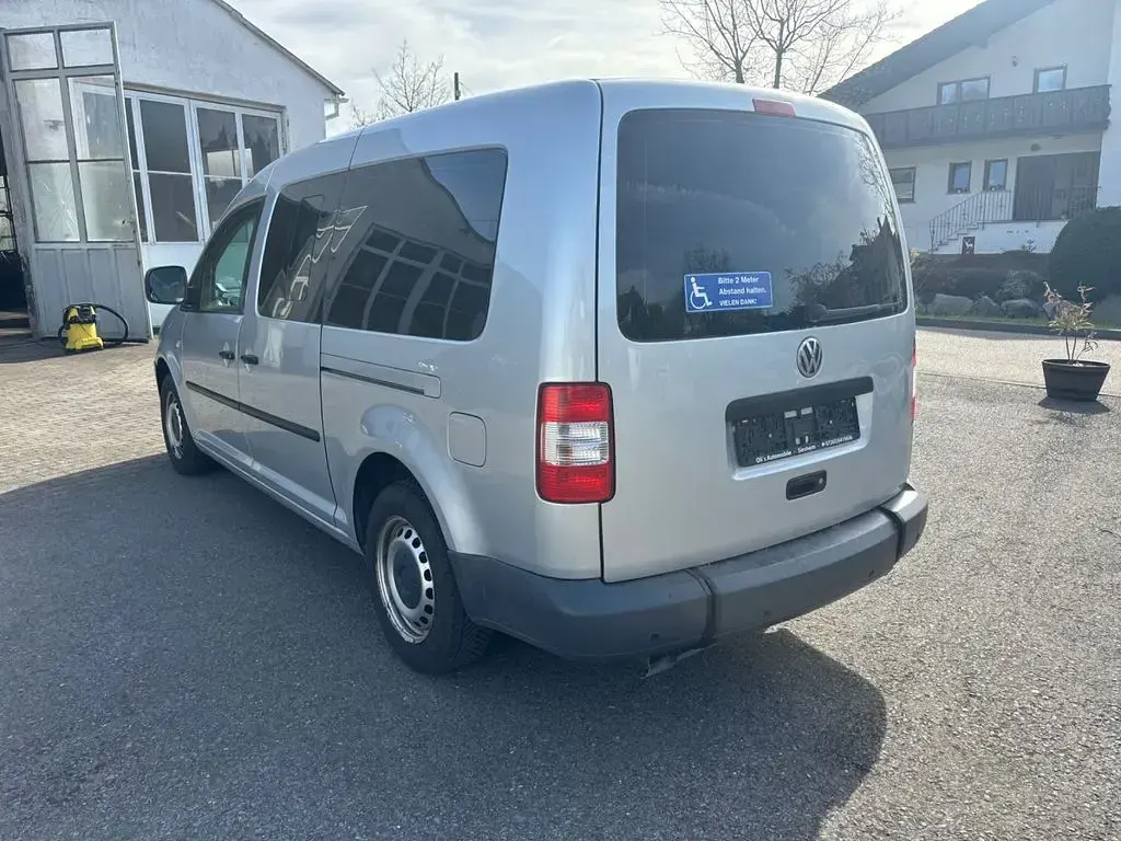 Gebraucht VW Caddy Maxi 105 PS (77 kW) 2010 Silber Van / Kleinbus