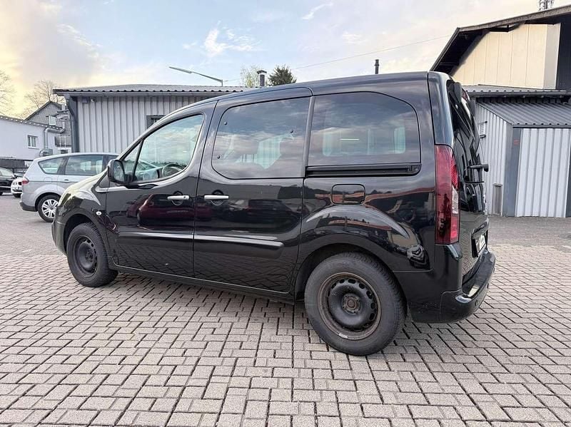 Gebraucht Citroën Berlingo SELECTION 110 PS (80 kW) 2017 Lack onyx schwarz/deckende Van / Kleinbus