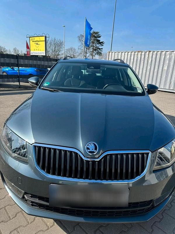 Gebraucht Skoda Octavia Elegance 150 PS (110 kW) 2015 Grau Kleinwagen