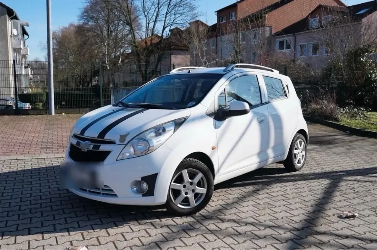 Gebraucht Chevrolet Spark LS 82 PS (60 kW) 2011 Weiß Kleinwagen