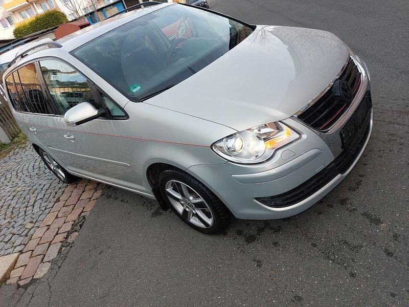 Silber Gebraucht 2008 VW Touran Trendline Van / Kleinbus | 3.900 € (Guter Preis) - Bild 1/4