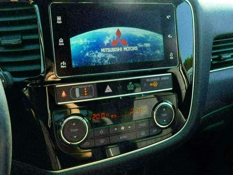 Gebraucht Mitsubishi Outlander P-HEV Intro Edition 135 PS (99 kW) 2019 Rubinschwarz SUV