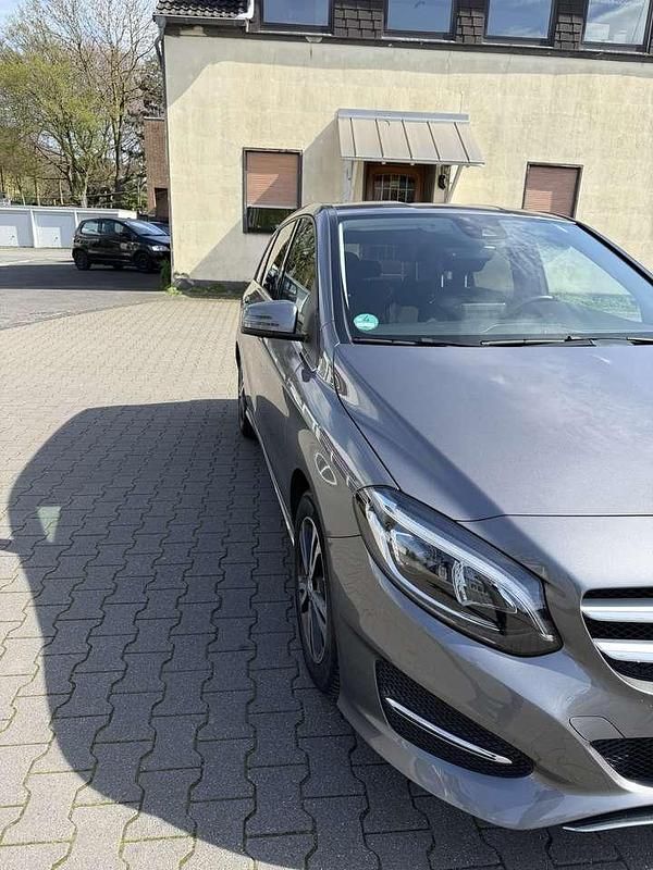 Gebraucht Mercedes B200 Style 156 PS (114 kW) 2016 Van / Kleinbus