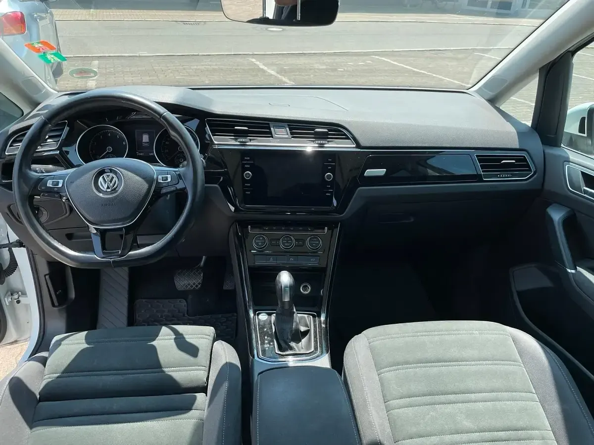 Gebraucht VW Touran R-line 150 PS (110 kW) 2020 Weiß Van / Kleinbus