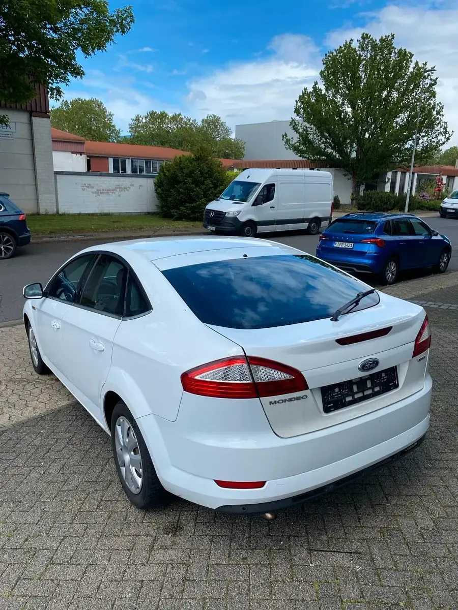 Używany Ford Mondeo 140 KM (102 kW) 2010 Biały Sedan/Limuzyna