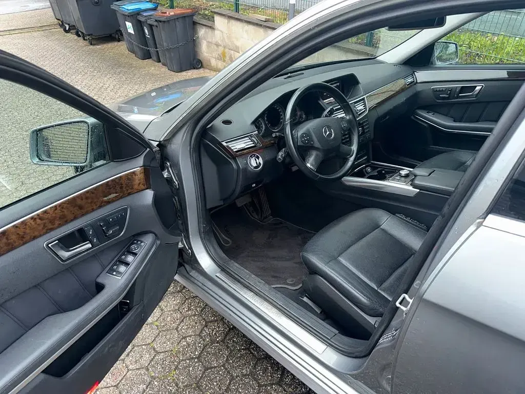Gebraucht Mercedes E300 204 PS (150 kW) 2012 Silber Kombi