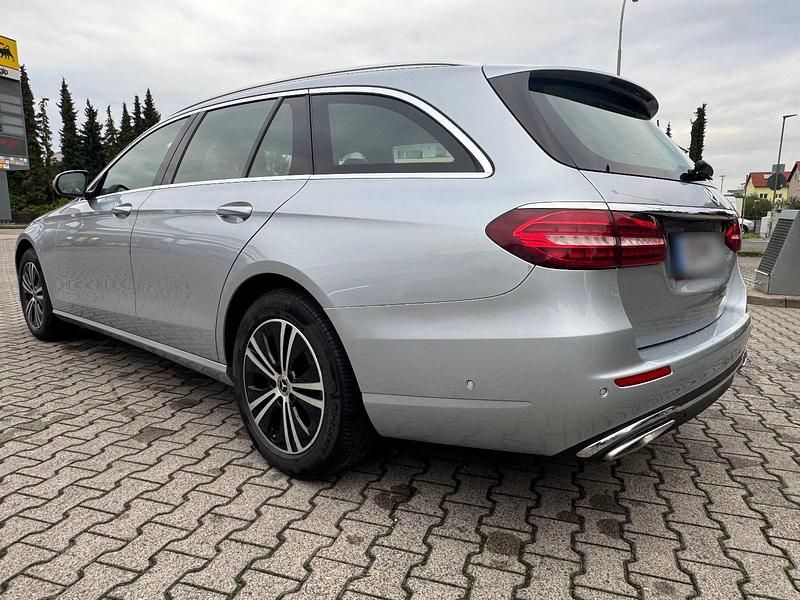 Gebraucht Mercedes E220 Avantgarde 194 PS (142 kW) 2021 Silber Kombi