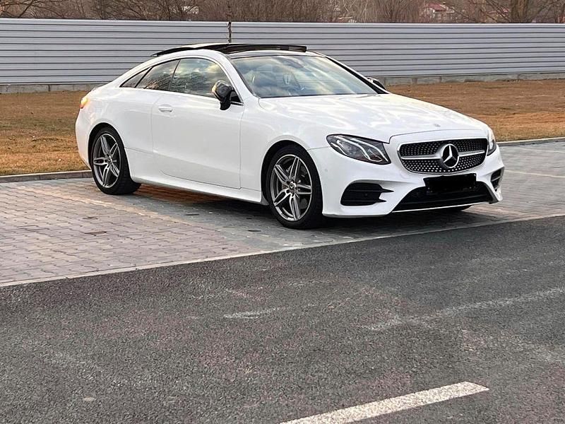 Gebraucht Mercedes E220 194 PS (142 kW) 2017 Weiß Coupé