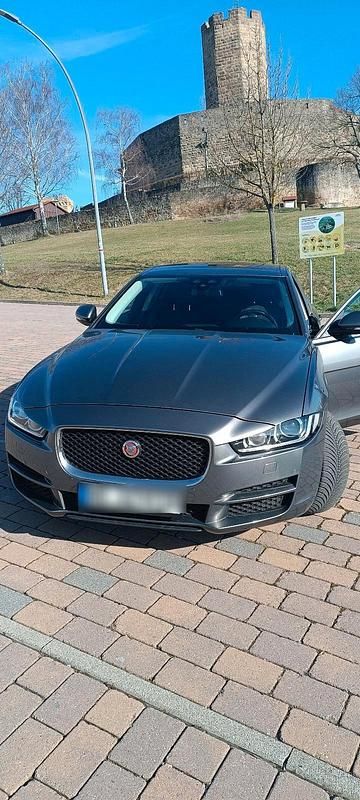 Beige Gebraucht 2017 Jaguar XE Limousine | 11.600 € (Superpreis) - Bild 1/4