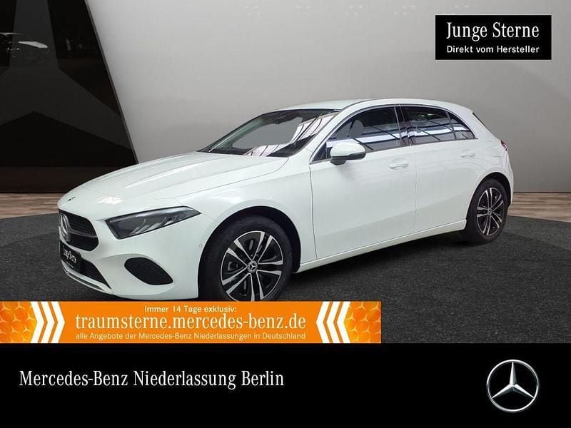Weiß Gebraucht 2024 Mercedes A250 Progressive Limousine | 28.890 € (Guter Preis) - Bild 1/4