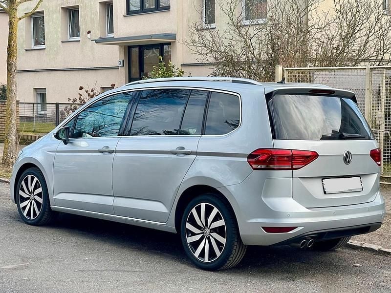 Gebraucht VW Touran Highline 190 PS (139 kW) 2017 Silber Van / Kleinbus