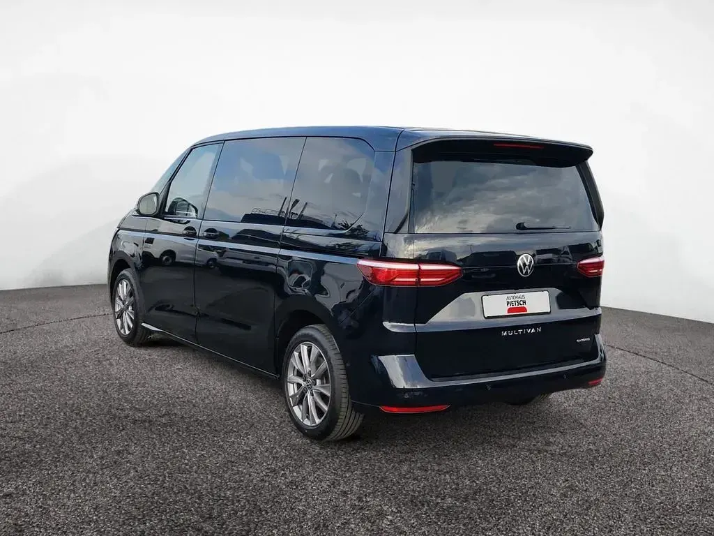 Gebraucht VW Multivan Life 150 PS (110 kW) 2022 Deep black perleffekt Van / Kleinbus