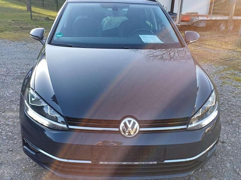 Gebraucht VW Golf VII Join 116 PS (85 kW) 2019 Uranograu/cinza urano Kleinwagen