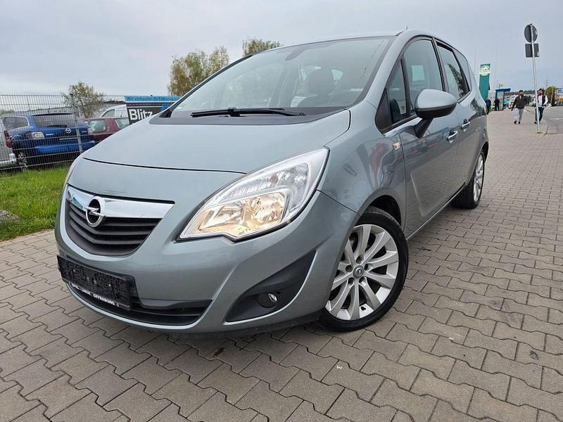 Gebraucht Opel Meriva Design Edition 101 PS (74 kW) 2011 Silber Van / Kleinbus