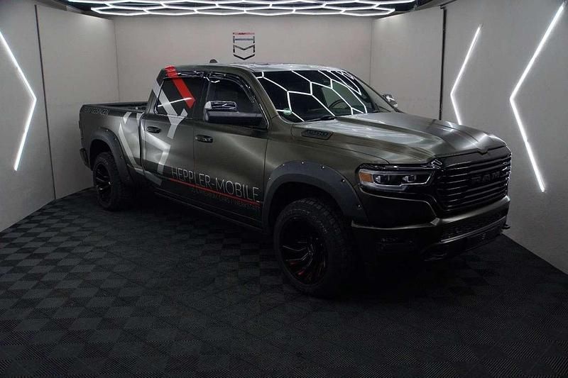 Gebraucht Dodge Ram 401 PS (294 kW) 2019 3m satin gold dust black folie Abholung