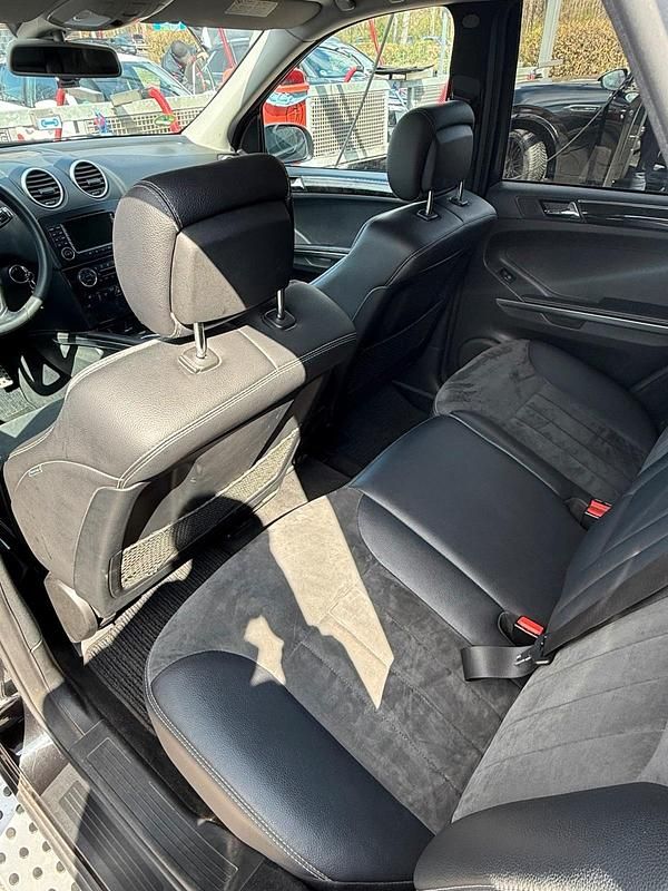 Gebraucht Mercedes ML320 224 PS (164 kW) 2008 Schwarz SUV