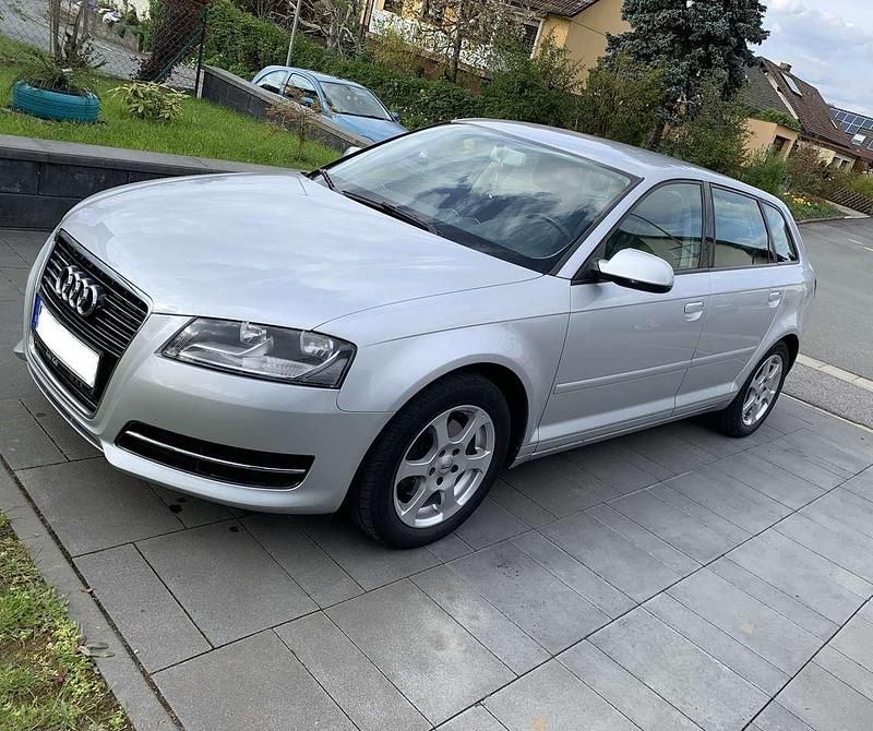 Gebraucht Audi A3 Attraction 140 PS (102 kW) 2011 Grau Kleinwagen