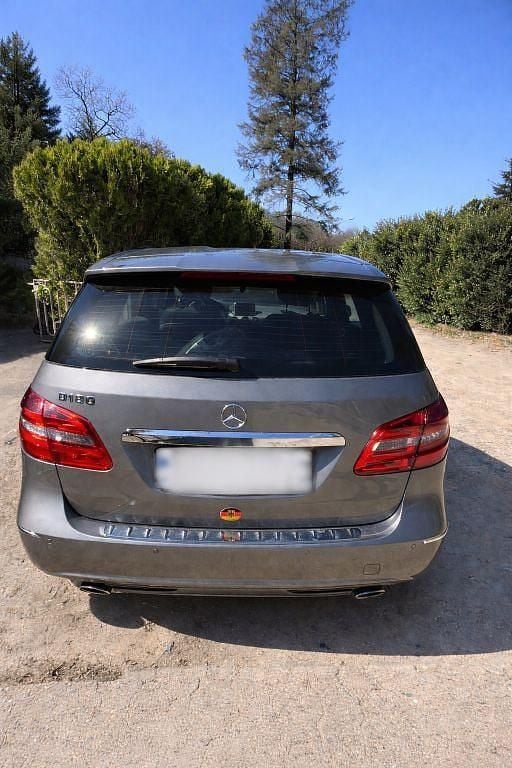 Gebraucht Mercedes B180 122 PS (89 kW) 2012 Grau Van / Kleinbus