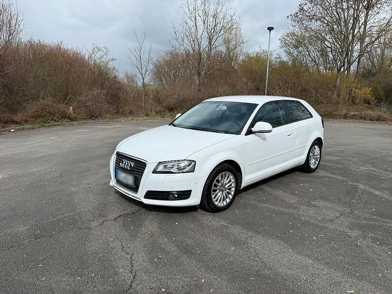 Gebraucht Audi A3 92 PS (67 kW) 2011 Weiß Kleinwagen