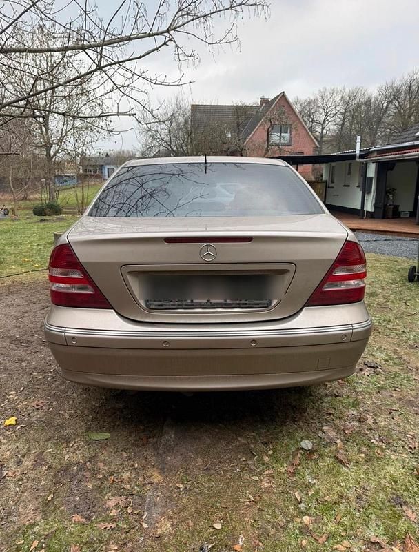 Gebraucht Mercedes C180 143 PS (105 kW) 2004 Gold Limousine