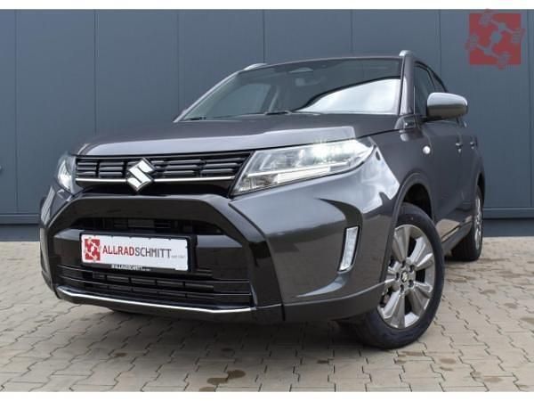 Grau (titan dark gray metallic) Neu 2025 Suzuki Vitara Comfort SUV | 23.140 € (Superpreis) - Bild 1/4