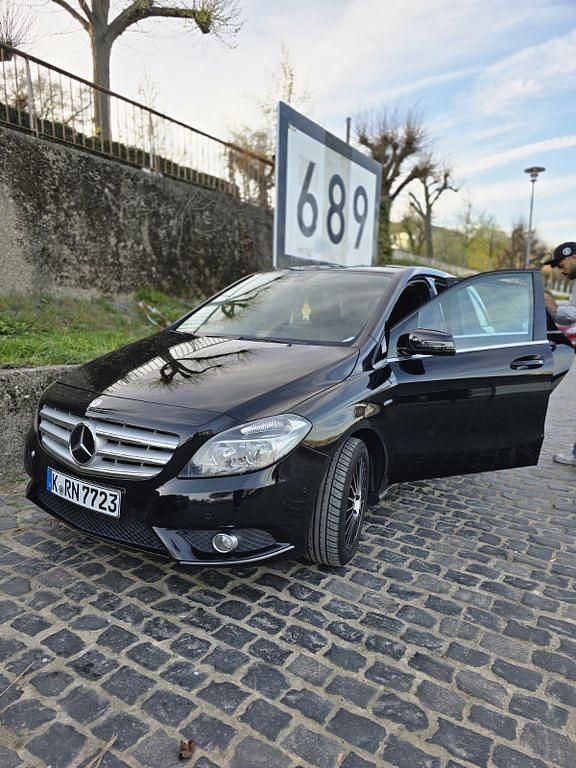 Gebraucht Mercedes B180 Edition 1 122 PS (89 kW) 2012 Schwarz Van / Kleinbus