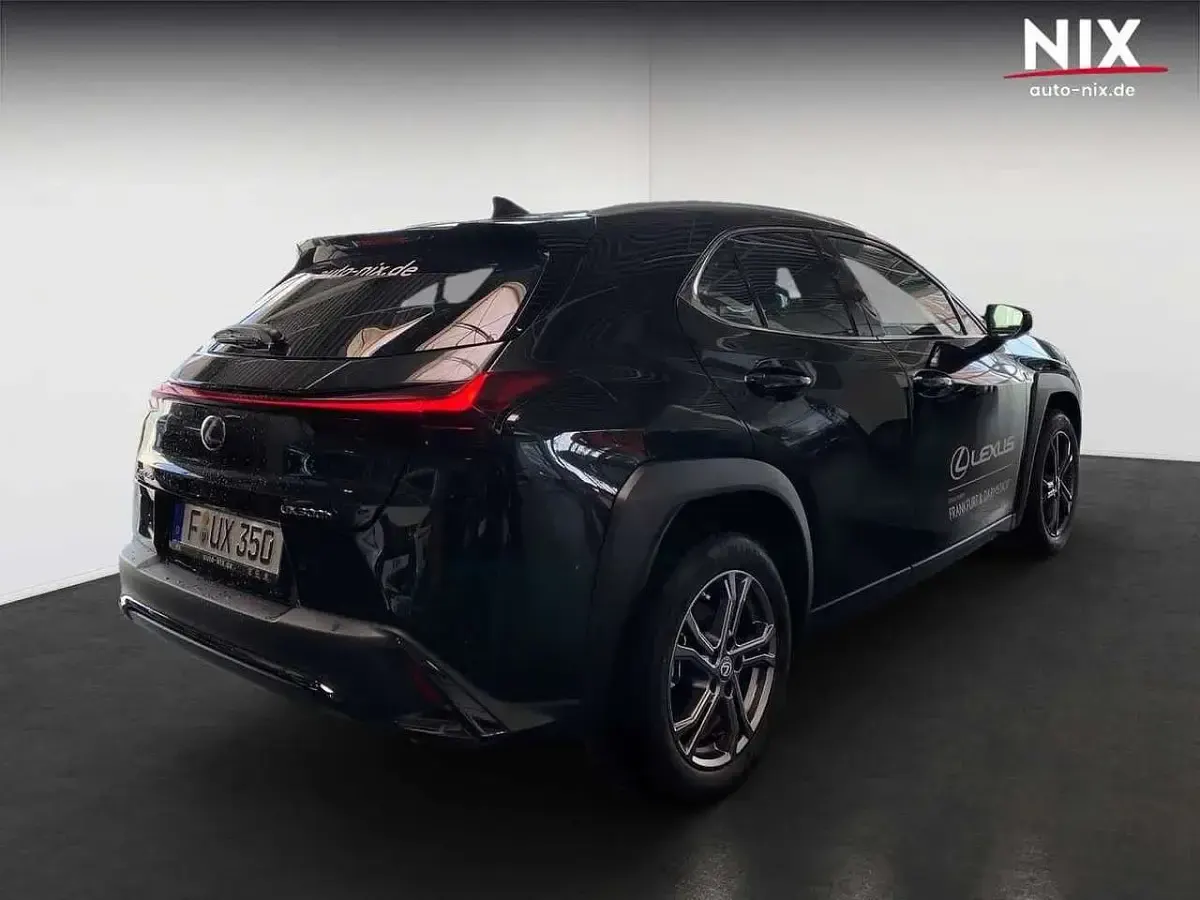 Gebraucht Lexus UX 300h Sport Design Packet 196 PS (144 kW) 2024 Graphitschwarz SUV