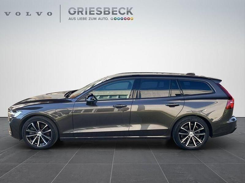 Gebraucht Volvo V60 Plus 455 PS (334 kW) 2023 Platinum grey / metallic Kombi