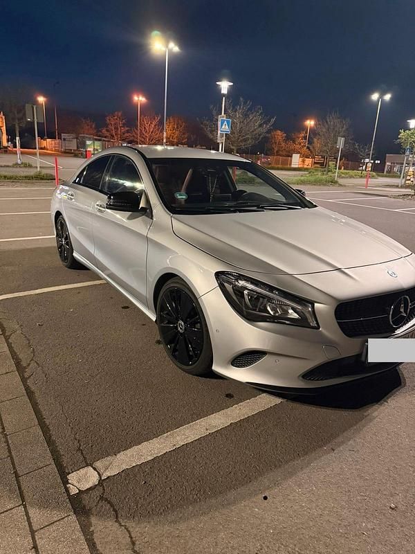 Gebraucht Mercedes CLA180 122 PS (89 kW) 2017 Silber Limousine