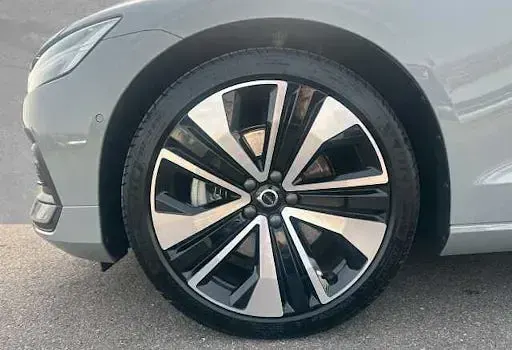 Gebraucht Volvo V60 Core 197 PS (144 kW) 2025 Grau Kombi