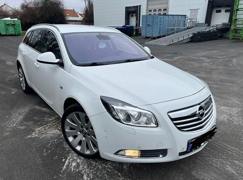 Gebraucht Opel Insignia 160 PS (117 kW) 2011 Weiß Kombi