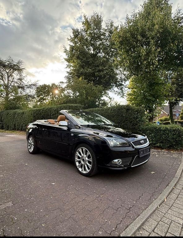 Schwarz Gebraucht 2007 Ford Focus Cabriolet Titanium Cabrio | 4.199 € (Fairer Preis) - Bild 1/4