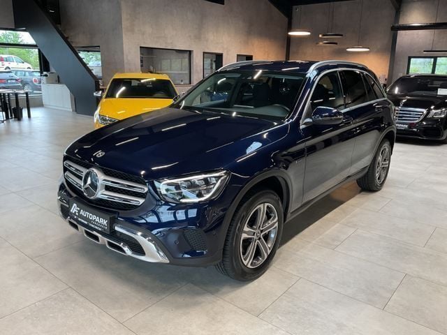 Blau Gebraucht 2021 Mercedes GLC300e SUV | 31.980 € (Superpreis) - Bild 1/4