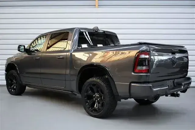 Gebraucht Dodge Ram Limited 264 PS (194 kW) 2020 Grau Pickup