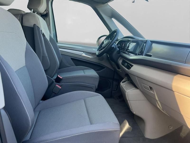 Second-hand VW Multivan Life 150 CP (110 kW) 2025 Gri Monovolum