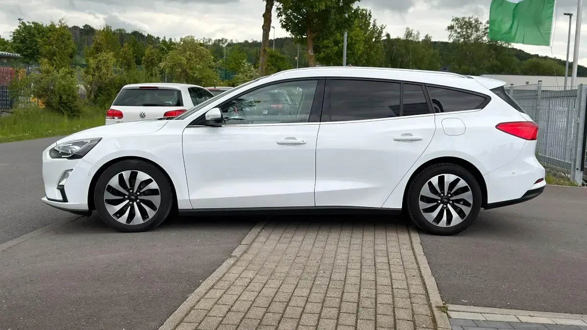 Używany Ford Focus Cool & Connect 150 KM (110 kW) 2020 Biały Kombi