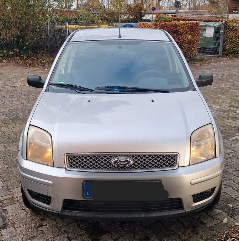 Silber Gebraucht 2004 Ford Fusion Limousine | 2.399 € (Guter Preis) - Bild 1/4