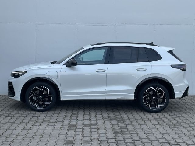 Gebraucht VW Tiguan Pro 272 PS (200 kW) 2024 Oryxweiß perlmutteffekt SUV