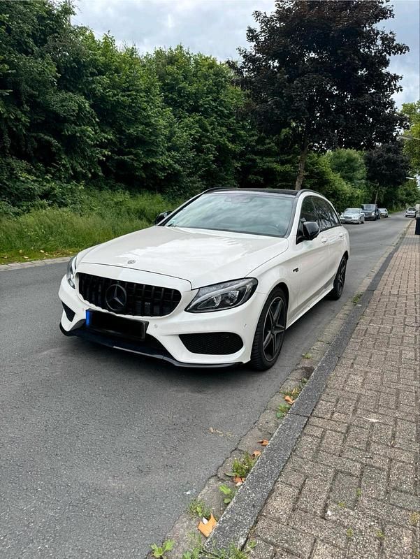 Weiß Gebraucht 2017 Mercedes C43 AMG AMG Kombi | 28.800 € (Guter Preis) - Bild 1/4
